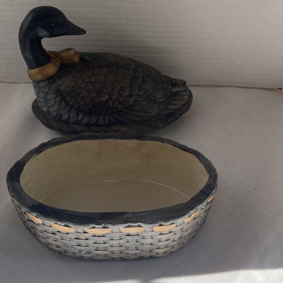 Canadian Goose Vintage Christmas Ceramic Candy Trinket Box 7.5 x 4 x 7 inches - Picture 6 of 15